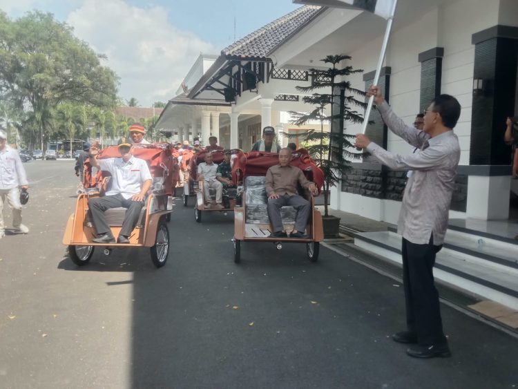 160 Becak Listrik Diserahkan kepada Pengayuh di Ciamis, Ditujukan untuk Ringankan Beban dan Tingkatkan Pendapatan